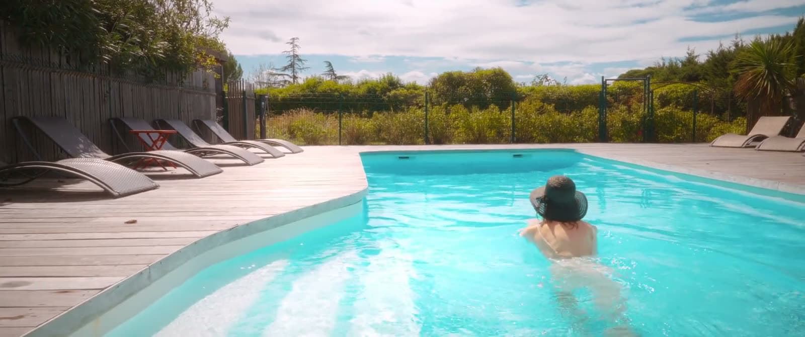 A swimmer in the pool at L'Écrin de la Cité, Carcassonne